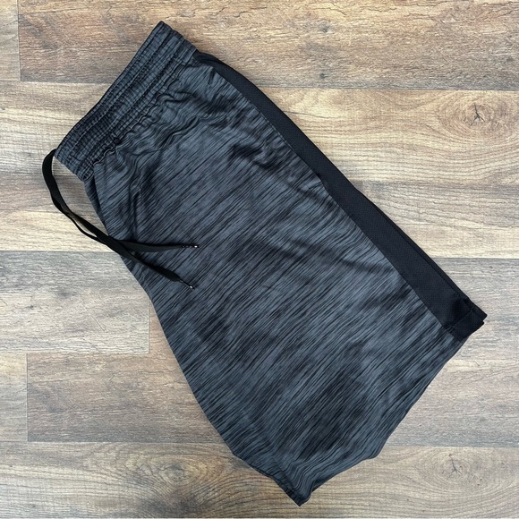 Under Armour Men's Black Athletic Shorts - Picture 4 of 8
